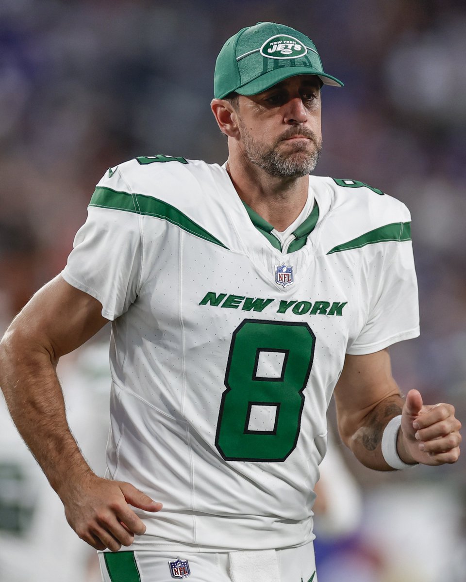BleacherReport's tweet photo. BREAKING: Aaron Rodgers suffered a complete tear of his left Achilles tendon Monday night, per @TomPelissero https://t.co/ligaRMFo2e