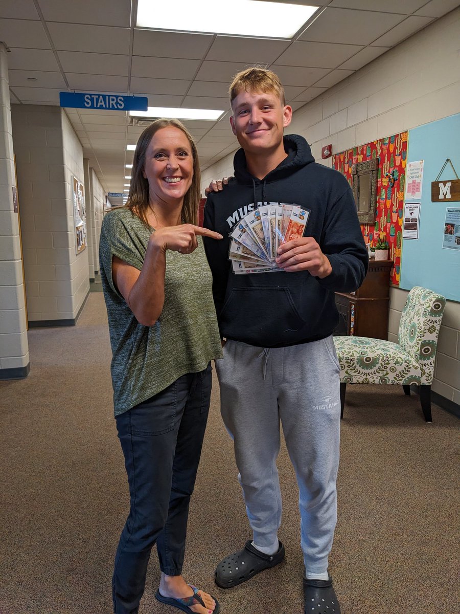 senoranichols's tweet image. #págame! #laclasedeespañol #GoMVStangs