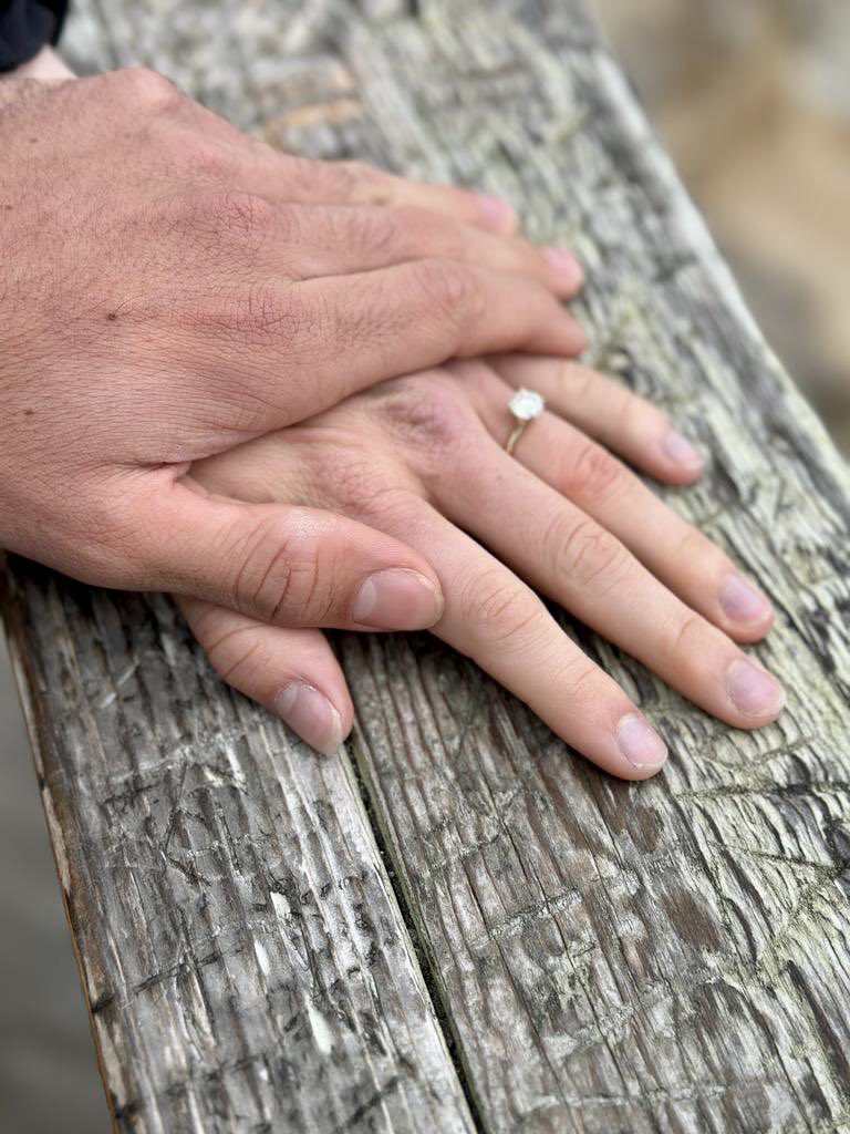rinusveekay's tweet photo. SHE SAID YES!!!💍 https://t.co/4lwTIKSGO1