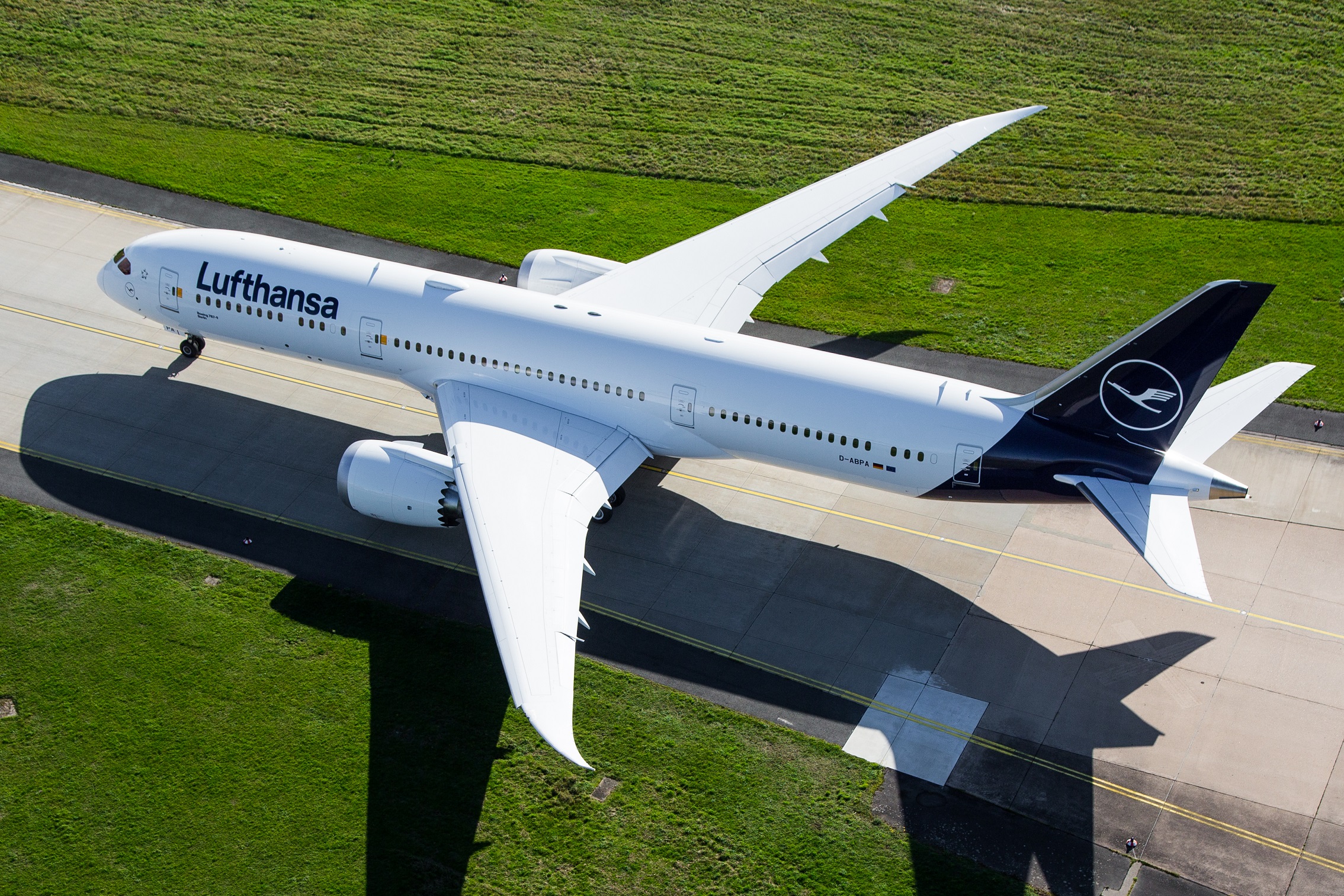 N867DA Arizona Cardinals Boeing 777-232ER