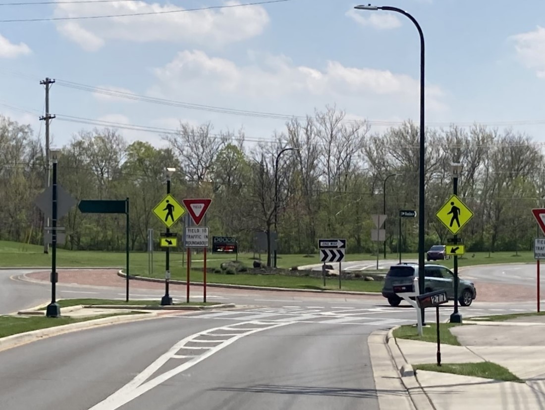 ITEhq's tweet photo. New! This latest #ITEQuickBite provides an overview of design elements that improve pedestrian safety at roundabouts. Download here: https://t.co/lyWh9BwUBT https://t.co/quihDxry1e