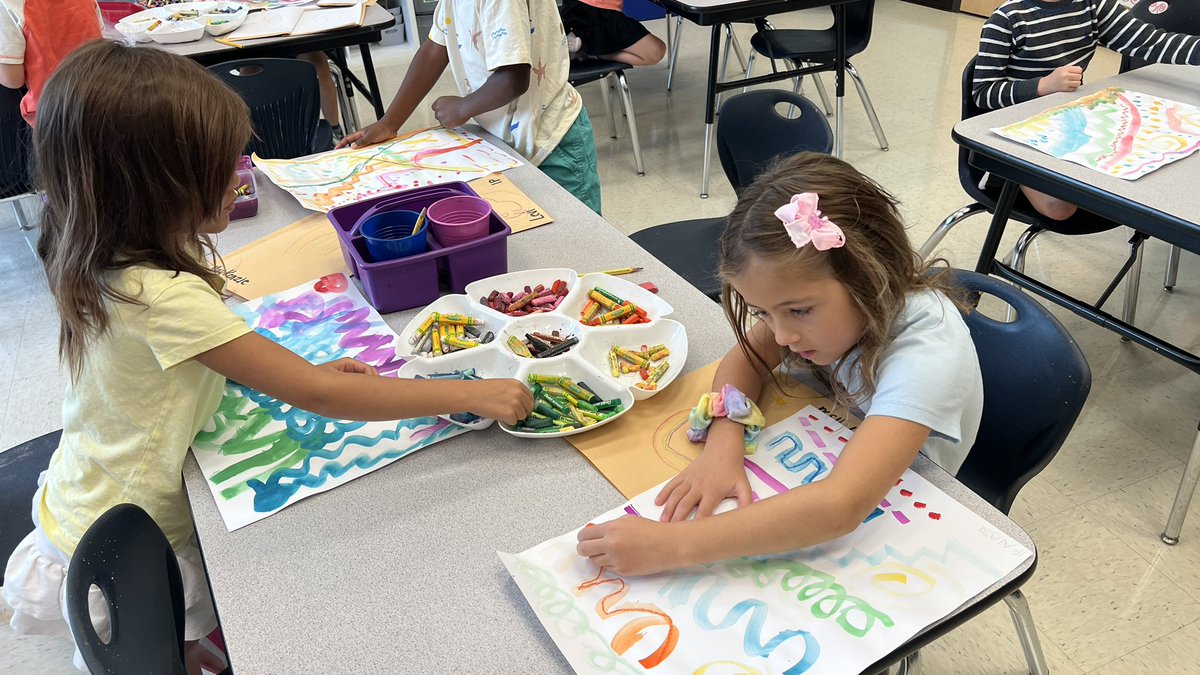 MrsSims7's tweet image. 1st grade artists are learning about abstract art and creating their own abstract art pieces! @RiverRidgeElem