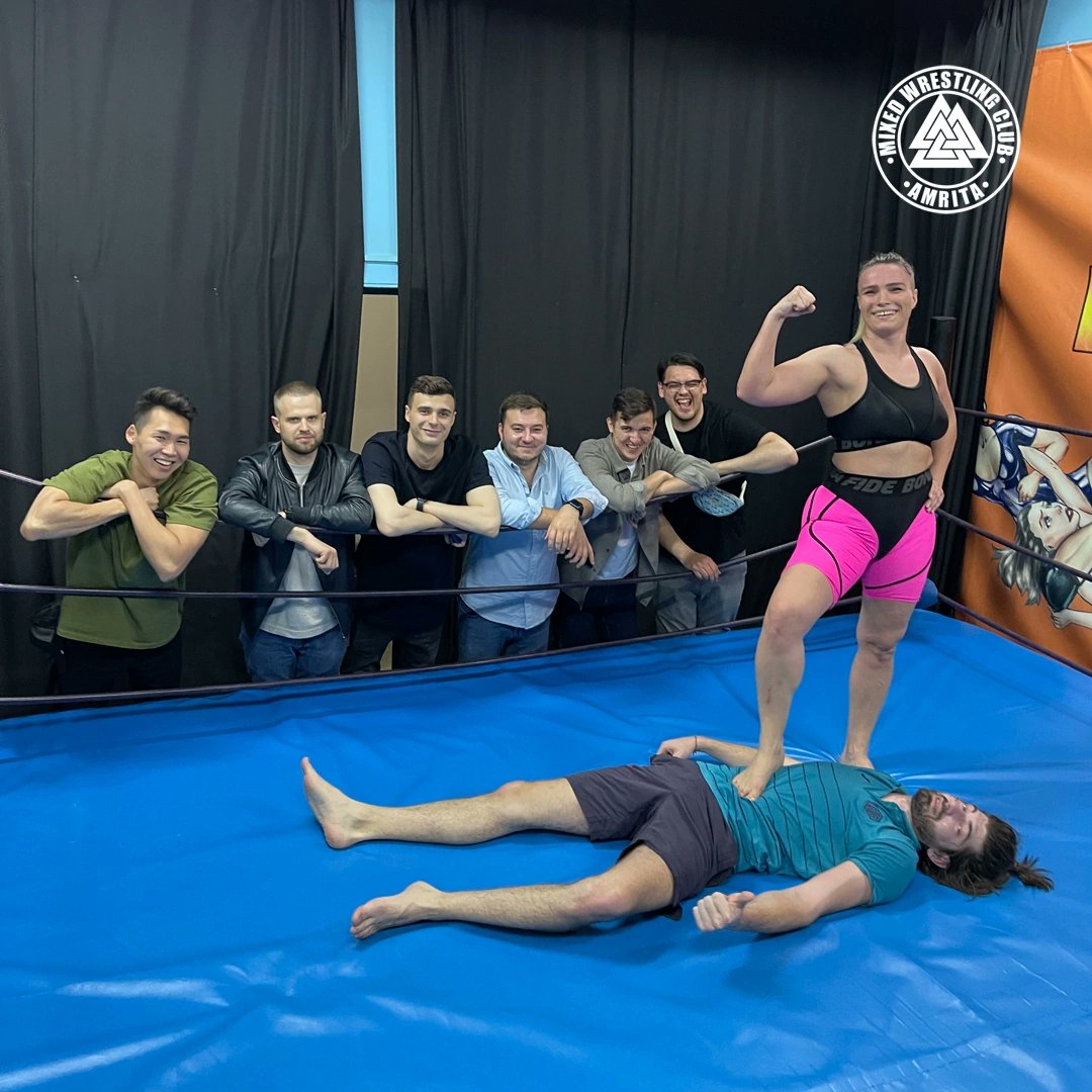 STAG-PARTY
Would you order such a gift for the groom?💪😄
#mixedwrestling #миксборьба #смешаннаяборьба #мальчишник #подарокдляжениха #жених #уникальныйподарок #вечеринка #bachelorparty #stagparty #stagnight