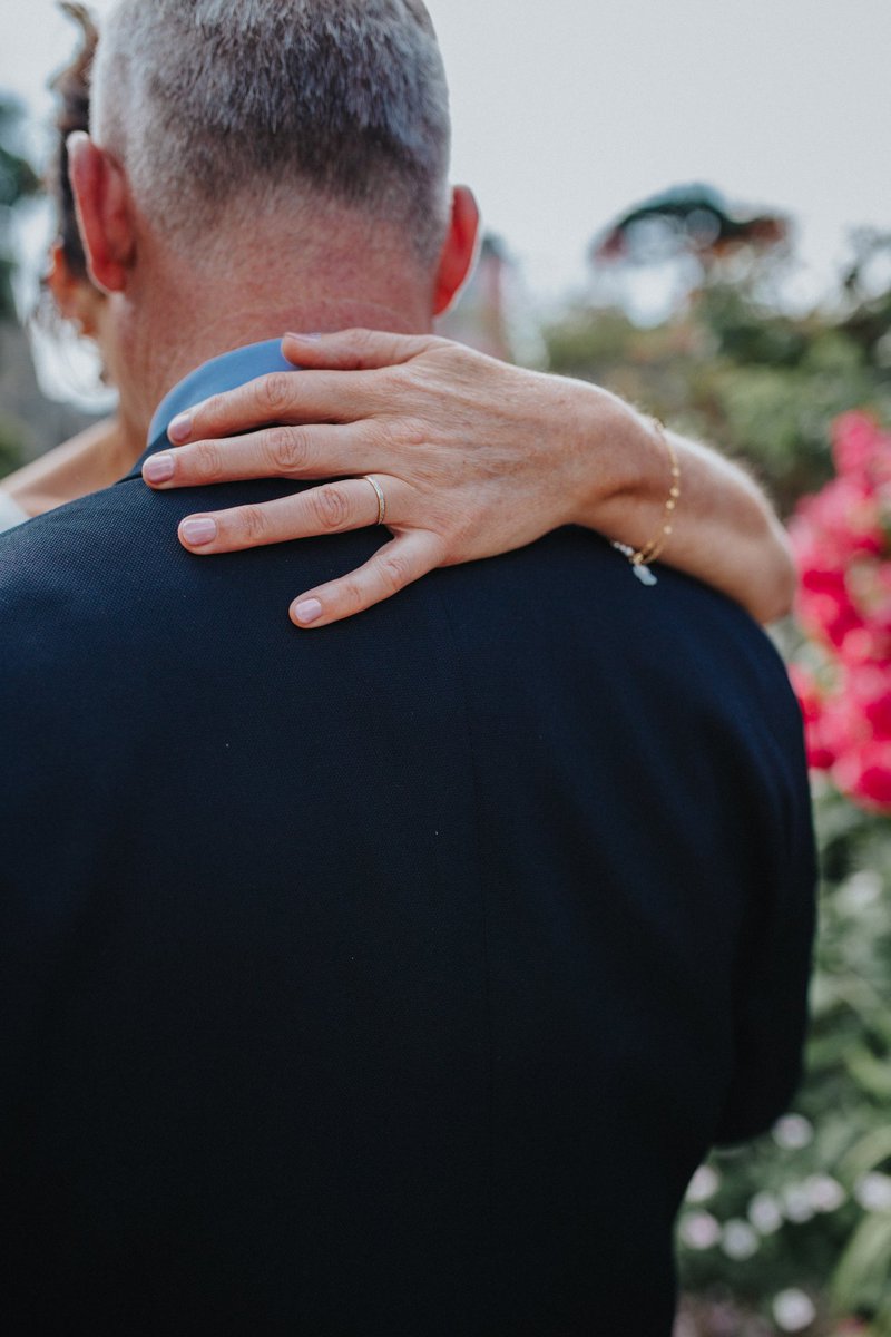roxane_bfls's tweet photo. Les alliances 💍 j'aime beaucoup focus dessus pendant la séance couple du mariage 💓 

#photographe #mariage #Bretagne https://t.co/HyV6ECPo1y