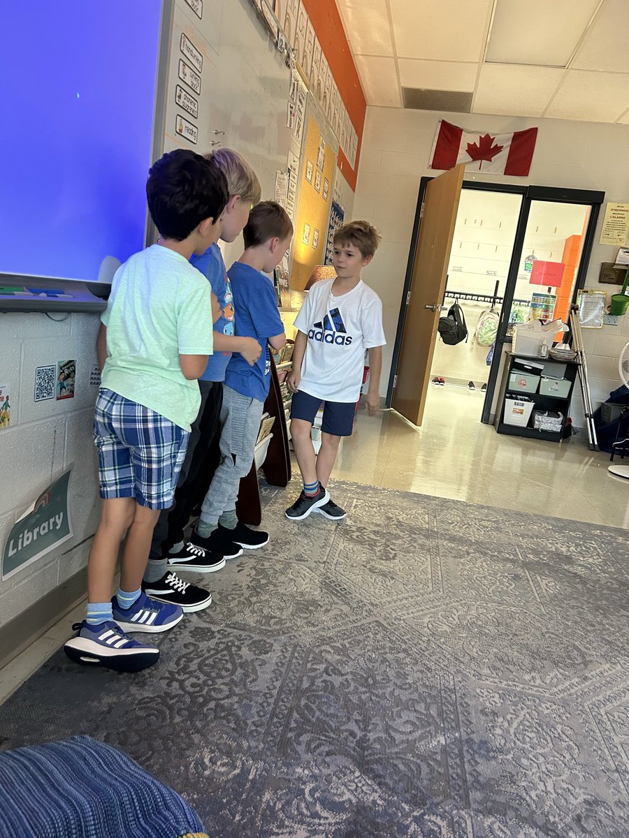 LisaAngelo14's tweet photo. Exploring numbers to 10 and 20 using our bodies and objects around the room.  😊 https://t.co/XfrU0tSagG