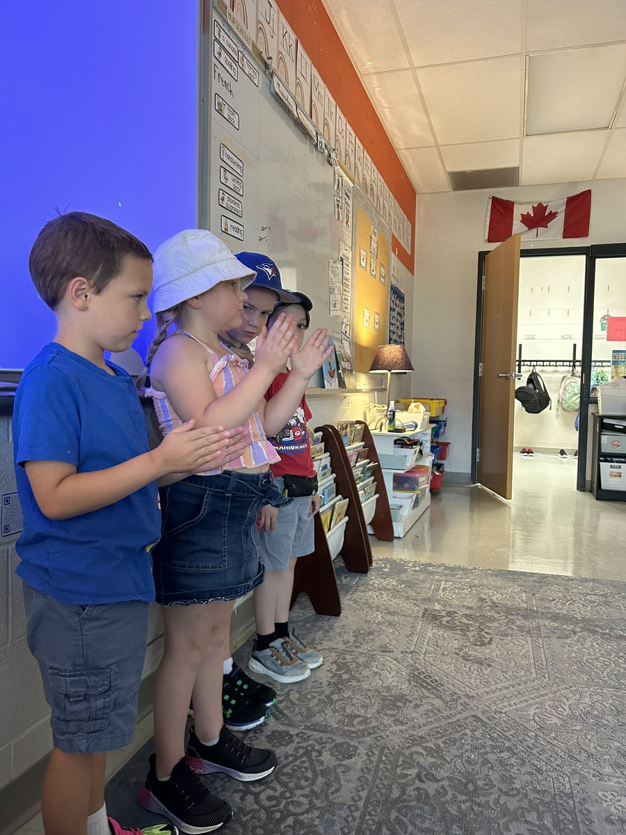 LisaAngelo14's tweet photo. Exploring numbers to 10 and 20 using our bodies and objects around the room.  😊 https://t.co/XfrU0tSagG
