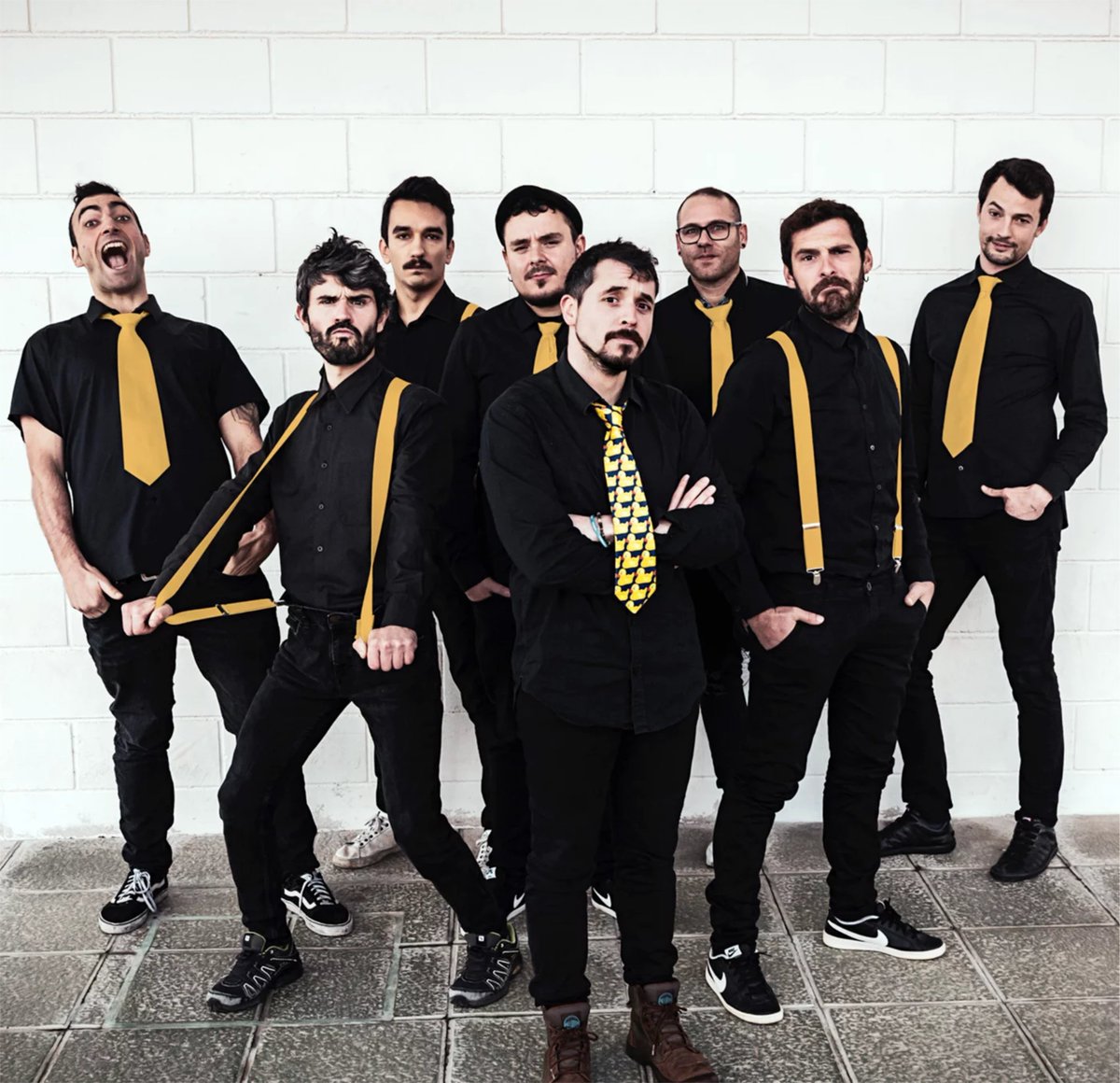 SKA EN GALEGO 💃🌪️🕺

Lista para bailar co millor ska na nosa lingua, con bandas en activo como Liska, Skarnivals, Mekanika Rolling Band ou Dakidarria, e bandas xa retiradas como Skarnio ou Kógito.

Podes escoitala nesta ligazón:
open.spotify.com/playlist/6JH2l…