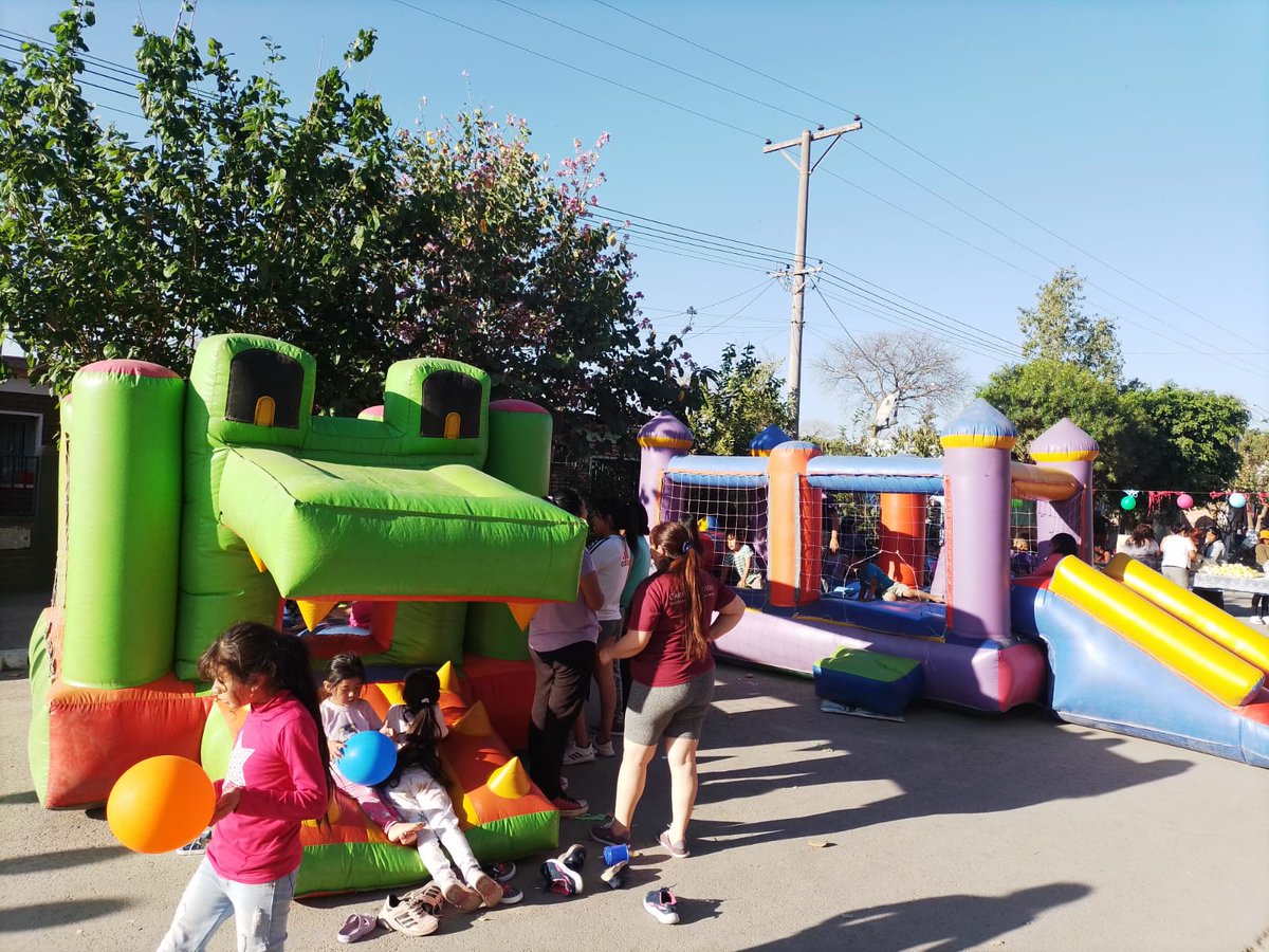ArribaJujuy's tweet photo. EN #ARRAYANAL FESTEJAMOS EL DIA DEL NIÑO
Junto a la vocal de la localidad de #Arrayanal, Liliana Yaicuares y todo su equipo de trabajo, compartimos una tarde de juegos con los niños, niñas y vecinos en el festejo por el dia del niño.
👇👇👇 https://t.co/s7AYNH2Ly1