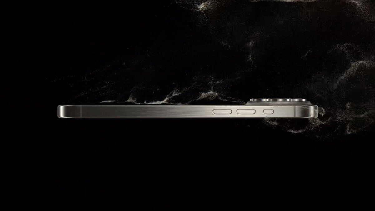 fulltime_techie's tweet photo. Dayuum! iPhone 15 Pro in Titanium! 

#iPhone15Pro #AppleEvent https://t.co/vVUseST1p9