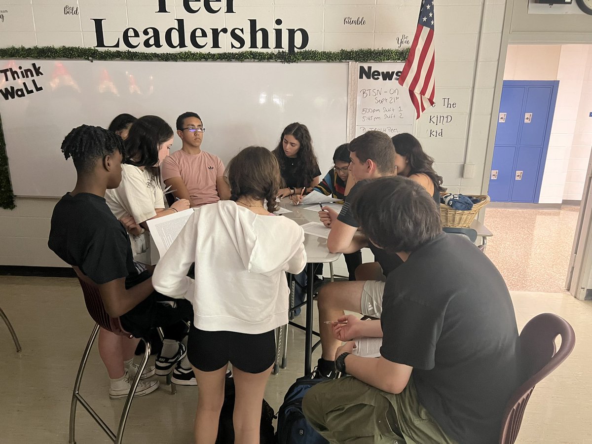 MsGregorakis's tweet image. AP Government Kicks off Day 1 - Debate Declaration of Independence “Jefferson is he a Political Genius or Drama Queen?” #wearehowell