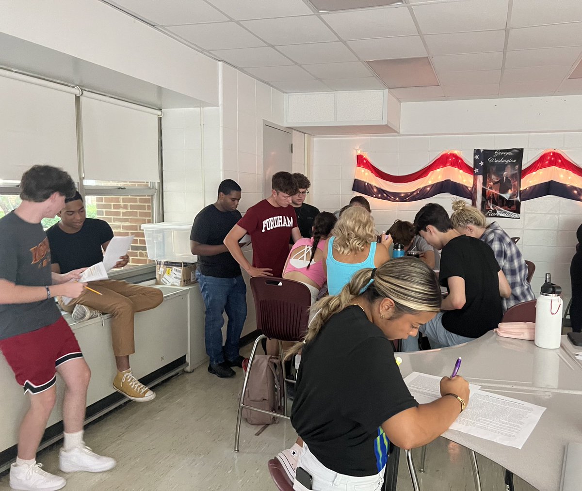 MsGregorakis's tweet image. AP Government Kicks off Day 1 - Debate Declaration of Independence “Jefferson is he a Political Genius or Drama Queen?” #wearehowell