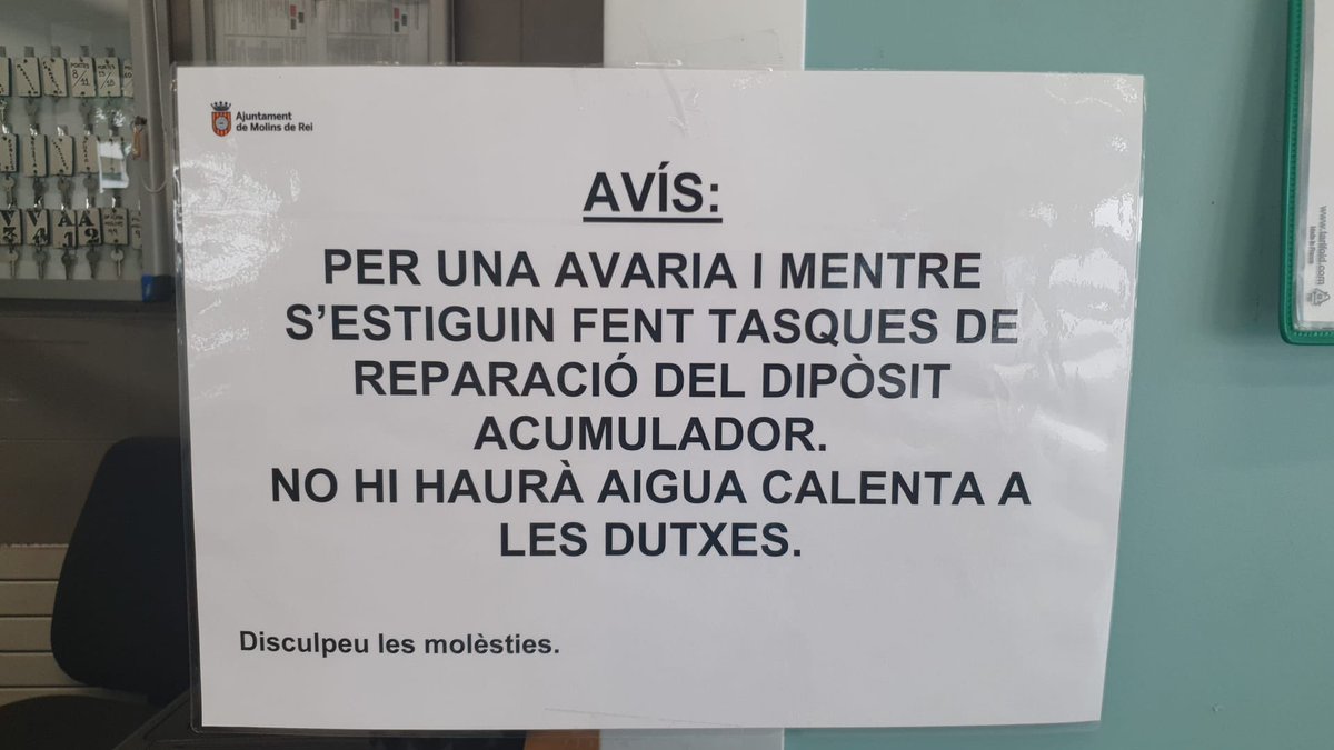 El dipòsit porta sense funcionar més d'un mes i des de fa dues setmanes que la instalació esta oberta cada dia... poques ganes d'arreglar les coses i donar un bon servei als i les esportistes. Gràcies una vegada més <a href="/AjMolinsdeRei/">Ajuntament de Molins de Rei</a> <a href="/xavipaz/">Xavi Paz</a>