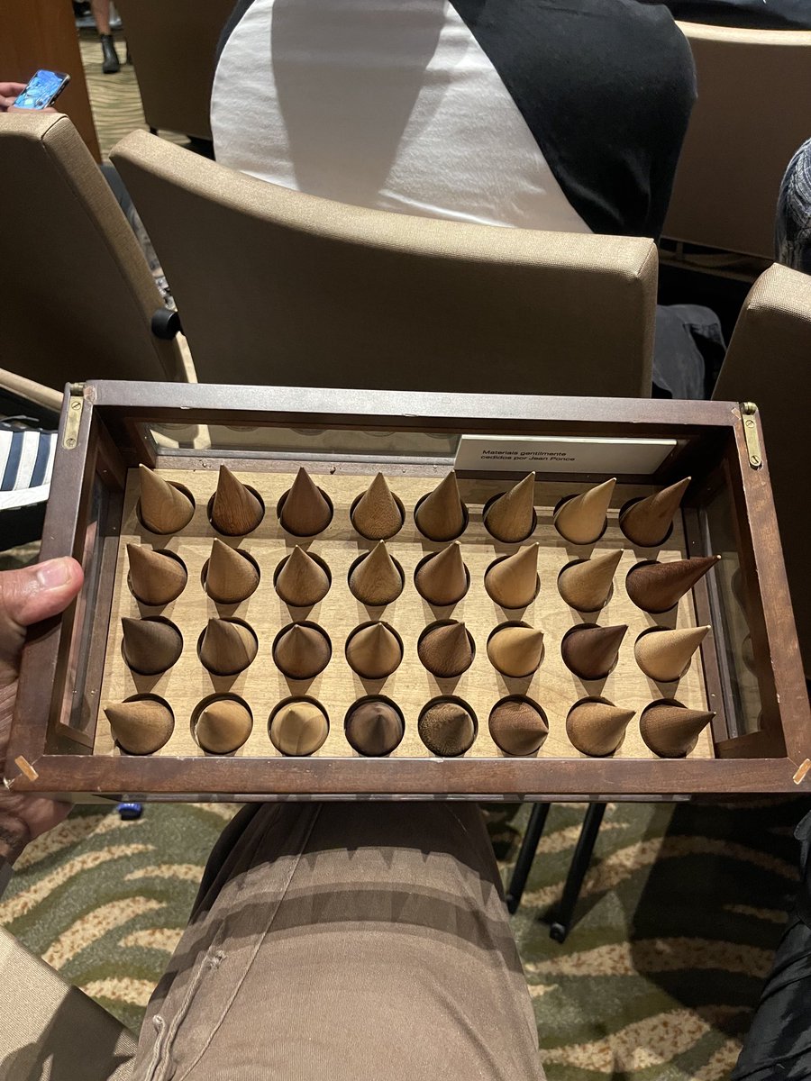 omohzao's tweet photo. Você sabia?
#existem mais de 30 tipos de madeiras que são usados para fazer barris que servem para envelhecer cachaça,
Nenhum outro destilado no mundo tem tanta variações de sabores assim.
Os mais conhecidos são:
Amburana 
Carvalho 
Jequitibá 
Bálsamo https://t.co/yLwqWXlDFc
