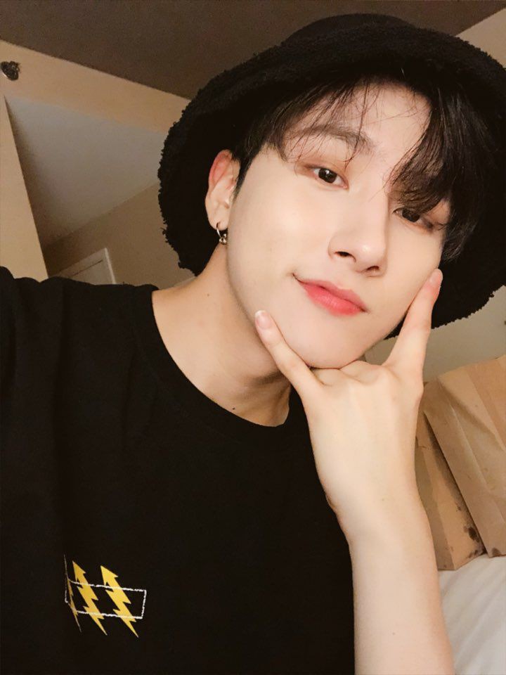 IMwolfgirl's tweet image. 𝐈 𝐥𝐨𝐯𝐞 𝐦𝐲 𝐞𝐦𝐨 𝐛𝐨𝐲 🤘🏻

#MonbebeSelcaDay #MbbSD #Changkyun #IM #아이엠