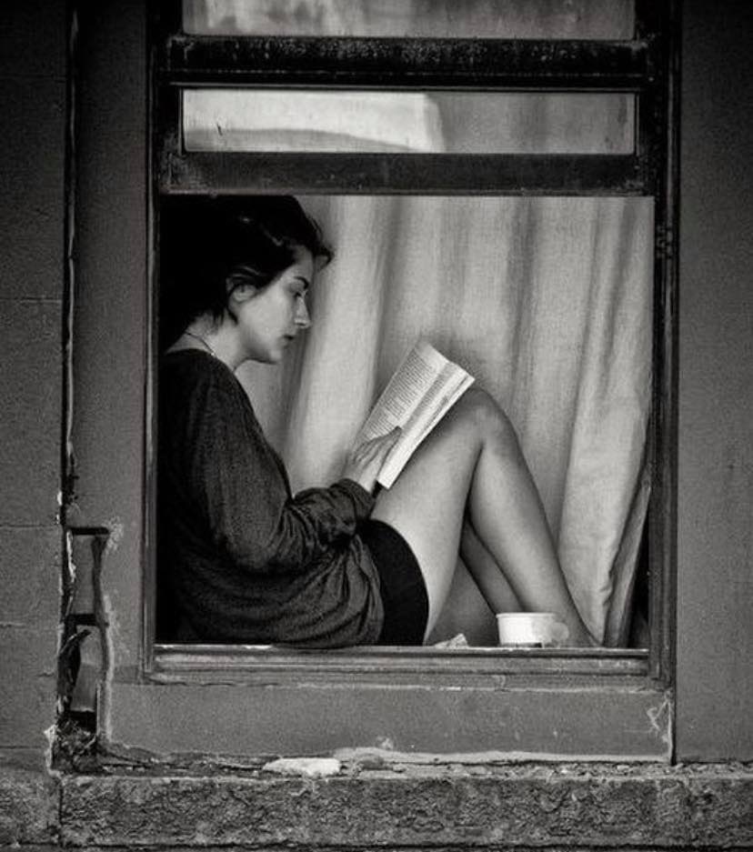 She read books as one 
would breathe air, 
to fill up and live.

― Annie Dillard