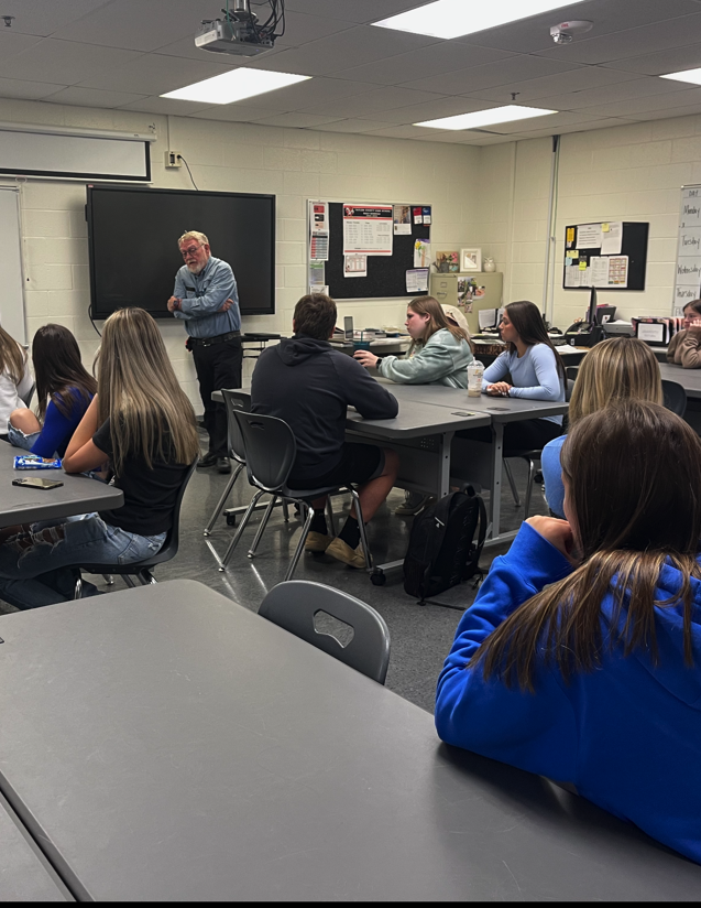 TC_Schools_KY's tweet photo. Dr. Shively visited with Mrs. Adams' and Mrs. Farmer's classes to talk about opportunities in the healthcare field.
Expect greatness from our CKCA students!
#tcpride #CKCA #expectgreatness #workready #collegeready #careerready #lifeready https://t.co/kRCZeY2rBk