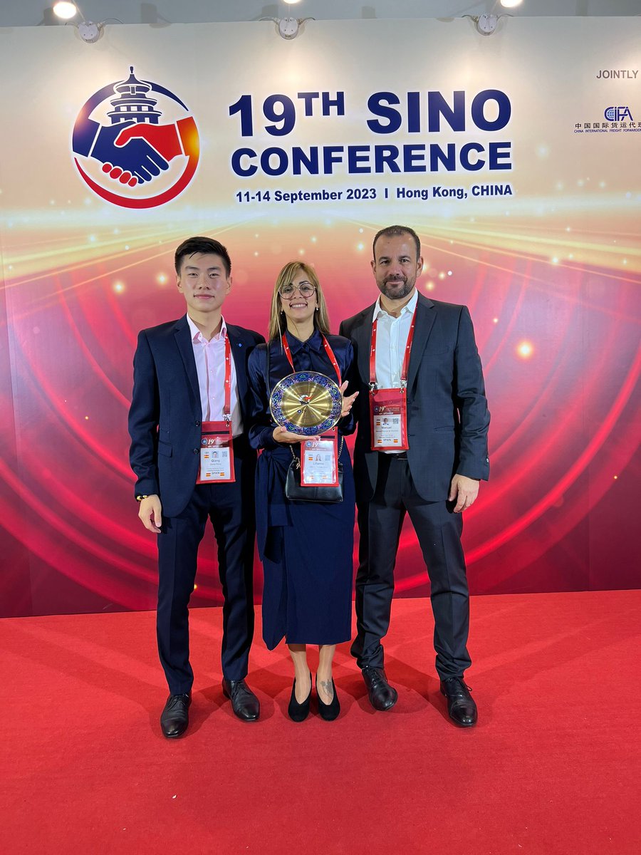 translogoversea's tweet photo. 🏆 About last nigh at the 19th Sino Conference welcome cocktail, when our team received an award for our collaboration as #PlatinumSponsors of the event.

We are proud to be part of this! Do not forget to visit our team at our fixed tables, N80 &amp; 81!

#SinoConference https://t.co/Pat5rvg4bi