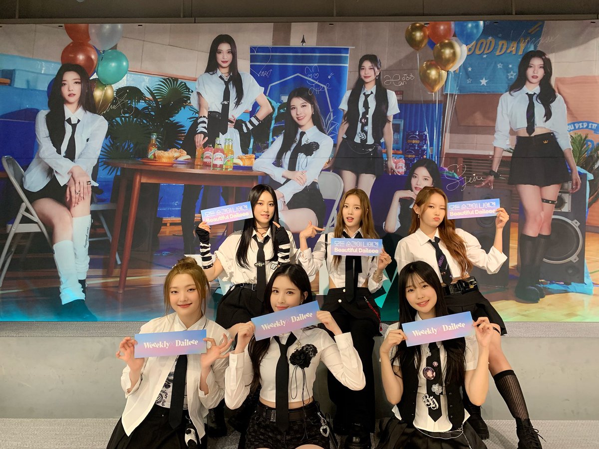 [#위클리]
데일리와 함께한 게릴라 파티🥳
너무 행복하고 잊지 못할 즐거운 추억을 만들었습니다~
만날 날이 앞으로 많아질테니 위클리와 함께하기로 약속🫶

✨️스페셜 티켓 이벤트 참여자 분들 중 아래 해시태그와 함께 후기를 남기고 팬카페 #위클리와_앞으로_Good_Day_보내자 게시판에