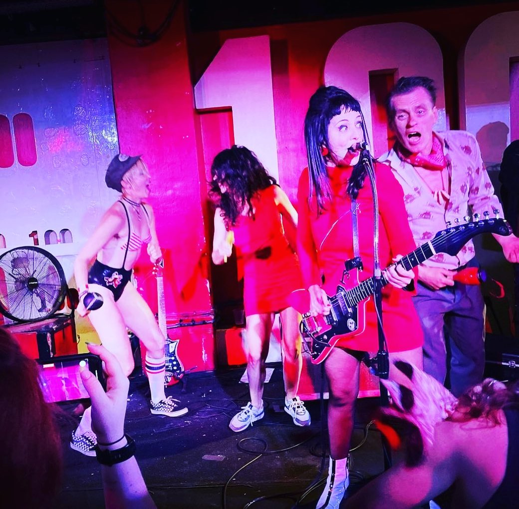 thecourettes's tweet photo. Dynamite Sunday evening at a packed @100ClubLondon! Thanks to the crew, @OhGunquit, DJ Scratchy, @PRBPresents, Patrice Picard and everyone who came and had a blast with us! Thank you UK for a brilliant tour, see you soon! 🇬🇧❤️ Next stop USA! 🇺🇸

📸 Andrew Sostie69 and MonkeyPicks https://t.co/89Pv0PfQN7