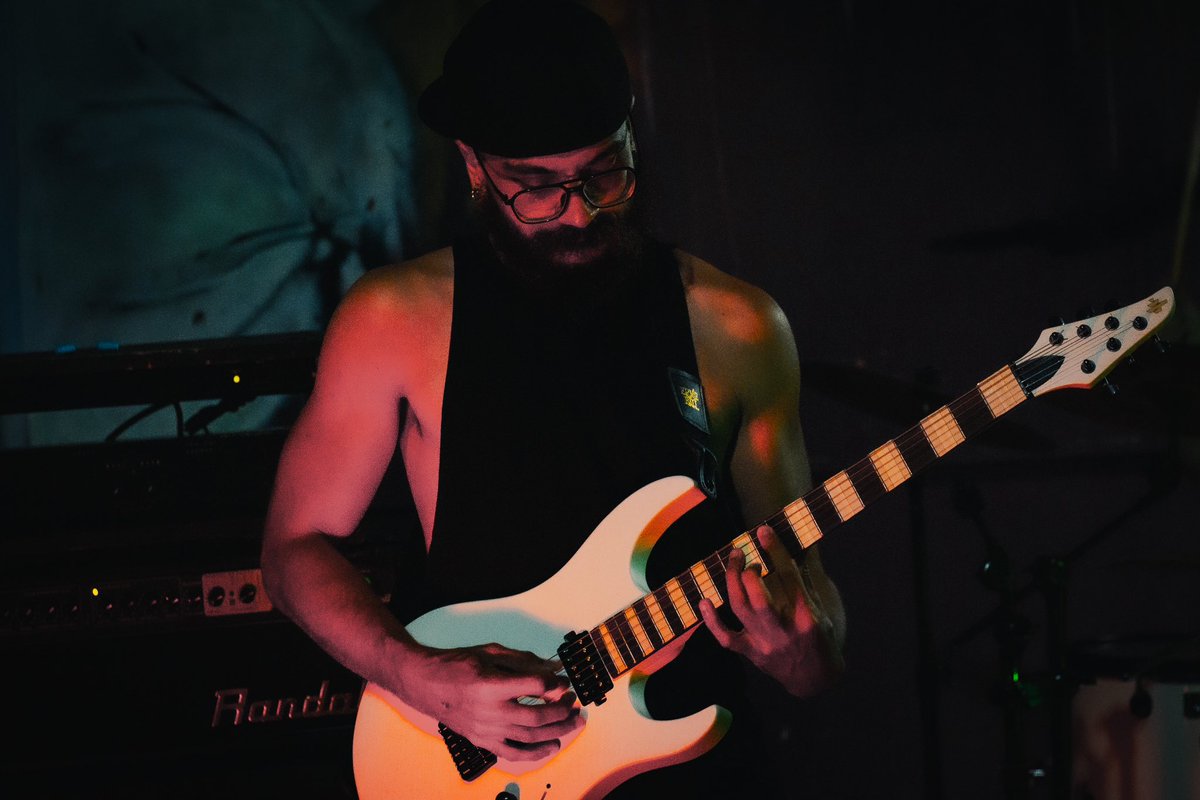 VanadiumPhoto's tweet photo. @bryandilionnis x An Astonishing End live at Zembo @AstonishingEnd #metal #concertphotographer #livemusic #concertphotography #metalcore #bandphotographer #canon #canonphotography #guitarist #metalguitarist https://t.co/Y7HST59GXN