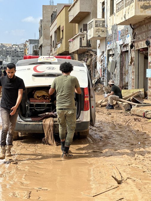OishaAN's tweet photo. The recovery operations of bodies in #Derna so far are large in number and under discipline, but a team is working

#Save_the_Libyan_East
#Help_Libya
#Libya_crying_for_help https://t.co/HDktBalWDn