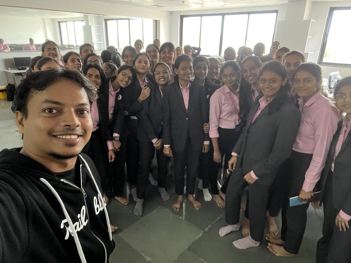 morenikhil's tweet image. 🚀 Exciting times ahead with these enthusiastic students ready to dive into the world of Salesforce! 🌟 Let&apos;s embark on this special journey of learning and innovation together. 📚💡 #SalesforceLearning #FutureTrailblazers #trailblazercommunity