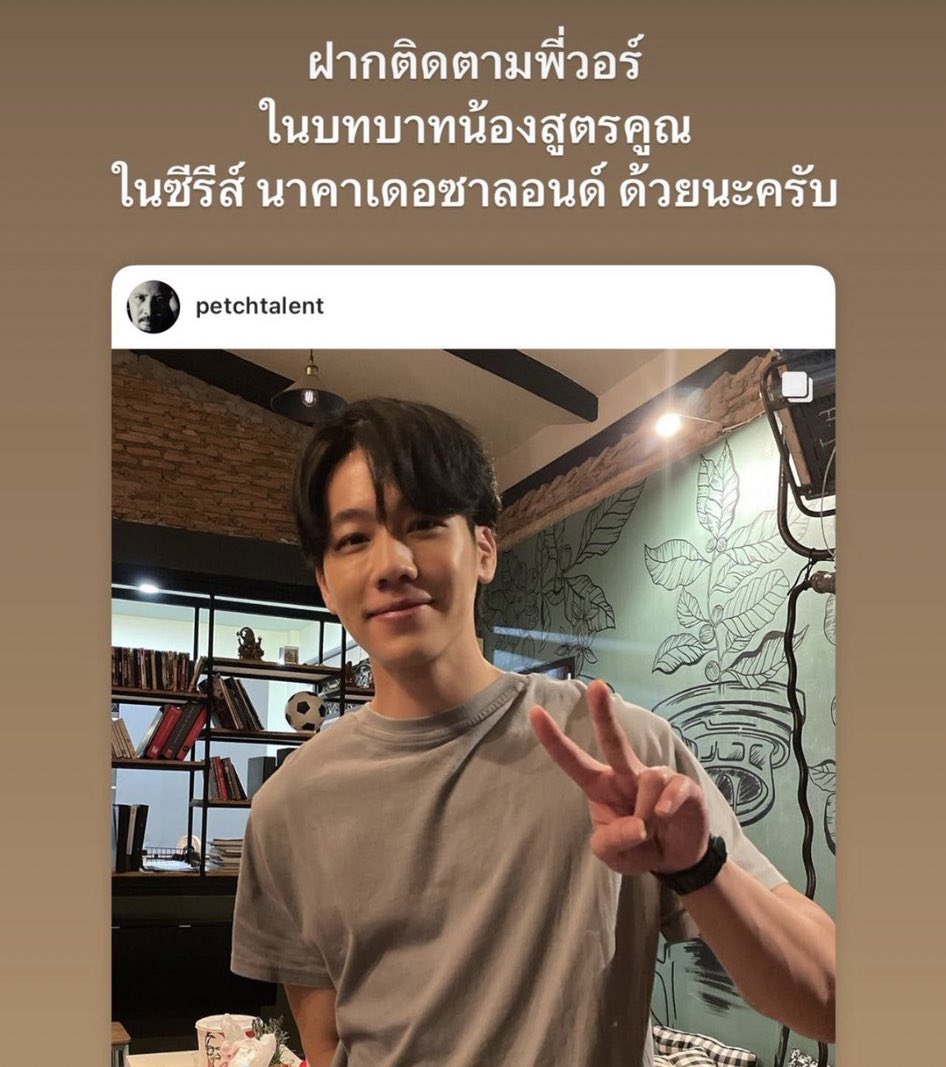 bpwithyin__'s tweet photo. พี่วอร์ถ่ายคิวสองรู้ชื่อตัวละคร รู้ชื่อเรื่อง น้องหยิ่นถ่ายไป 19 คิวกุรู้แค่ว่าเป็นกระเป๋ารถเมล์ คนขับแท็กซี่ เด็กวัด คน((จน))😂 บ้านขายส้มตำ ลาบ มีปลอมตัวใส่สูท คือรู้หมดยกเว้นชื่อตัวละคร55555555555555555555555555555555 https://t.co/IeS41gEIms