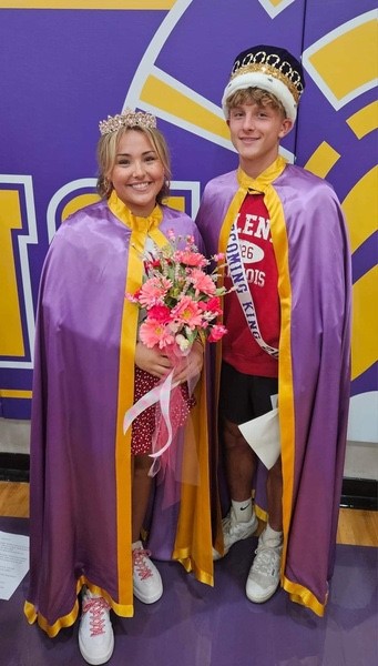 Mendota Spikers (@mendotaspikers) on Twitter photo Congratulations to "Our Queen" Ryleigh and her attendants Lilly and Anna. We are so proud of you! ππππ #proudcoach <a href="/KevinRChlum/">Kevin Chlum</a> <a href="/mendotahigh/">Mendota High School</a> <a href="/bcrsportsed/">BCR Sports Editor</a> Congratulations to "Our Queen" Ryleigh and her attendants Lilly and Anna. We are so proud of you! ππππ #proudcoach <a href="/KevinRChlum/">Kevin Chlum</a> <a href="/mendotahigh/">Mendota High School</a> <a href="/bcrsportsed/">BCR Sports Editor</a>