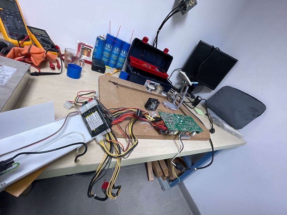 kirellos_emad's tweet image. &quot;This is my workspace at the Egyptian Army; it&apos;s also my sanctuary for relaxation“

⚠️ I&apos;ve reached 470 followers, and I believe I can attract even more. Where are the software engineers ⁉️
#hardwareengineers #softwareengineers #embeddedsystems