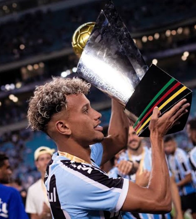 QUE SEJA FELIZ! Chateados torcedores comentam saída de Bitello