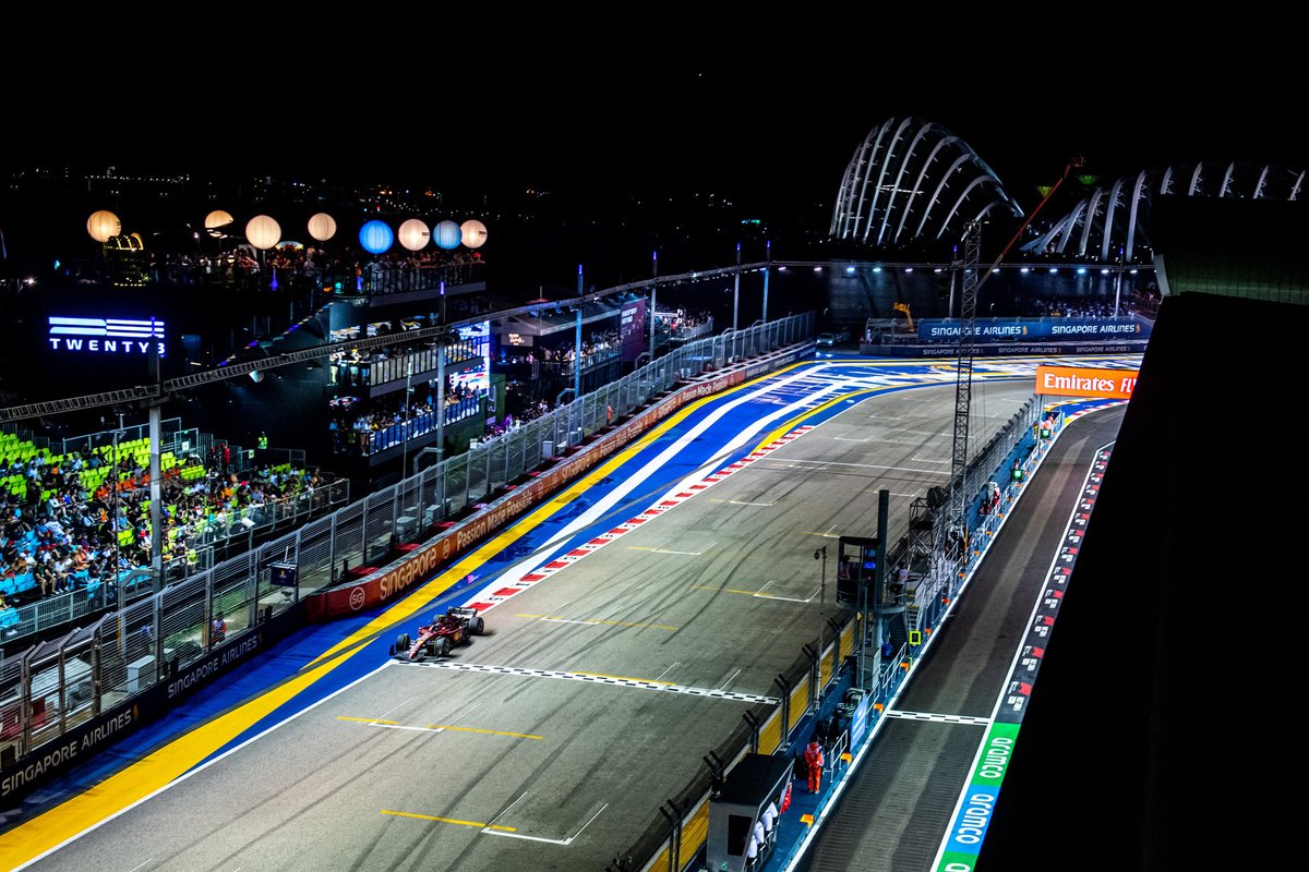 ScuderiaFerrari's tweet photo. Marina Bay memories 🇸🇬

#SingaporeGP https://t.co/4iYDjkBTuA