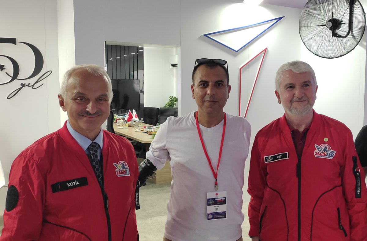 AkgunRessam's tweet photo. Türk Havacılık Uzay Sanaii Genel Müdürümüz Prof.Dr.  Temel Kotil öncülüğünde dahil olduğumuz Milli Muharip Kağan(MMU) Uçağımızın resm edilme ve tanıtım klibinde aktif rol alma sürecinde... https://t.co/g5g00JLw7f