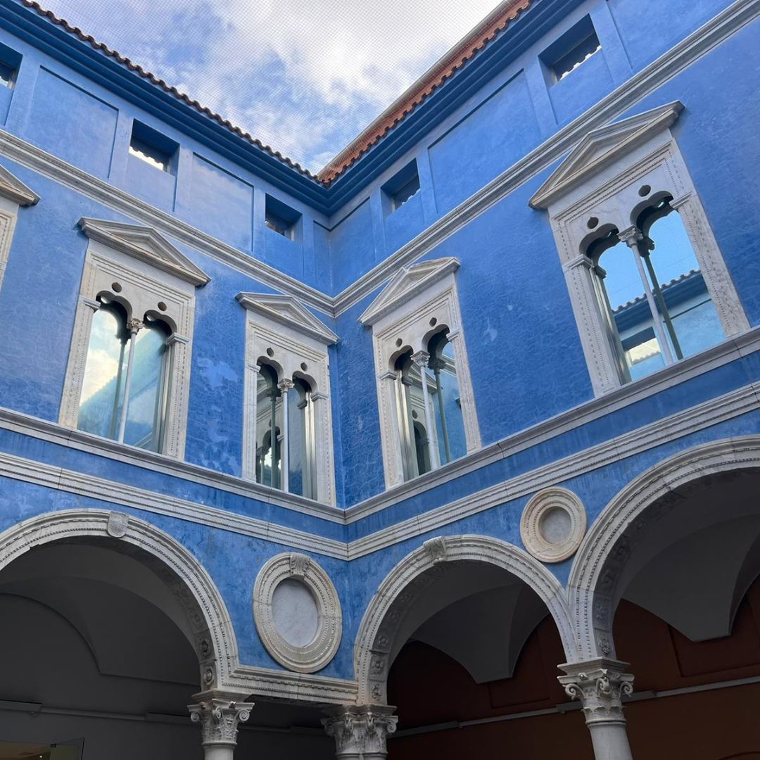 Hemos visitado el Museo de Bellas Artes de Valencia🧐

Cuenta con importantísimas colecciones que lo convierten en uno de los primeros museos de pintura de España, además, es un claro referente en cuanto a maestros valencianos antiguos😮

¿Has estado alguna vez?🤔