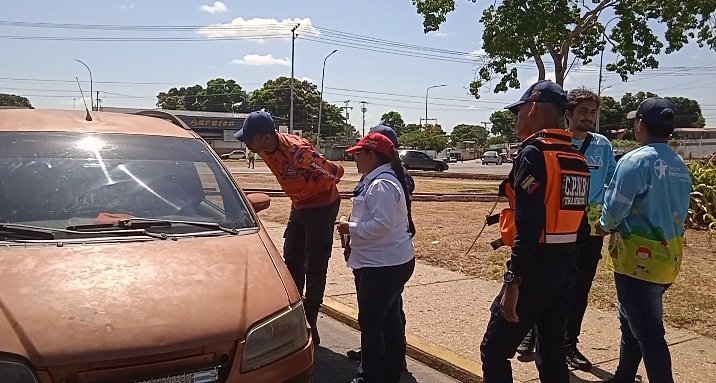 movilcbo's tweet photo. #12Sep|\OR Ciudad Bolivar Conjunto Con El Frente Preventivo Se Realiza Campaña Conciencia Por La Vida y La Paz,Se encuentran desplegados En La Av Germania impartiendo  orientación los conductores sobre el uso del cinturón de seguridad y casco protector 
#MundoPluripolar https://t.co/YoBtfi5ZNy