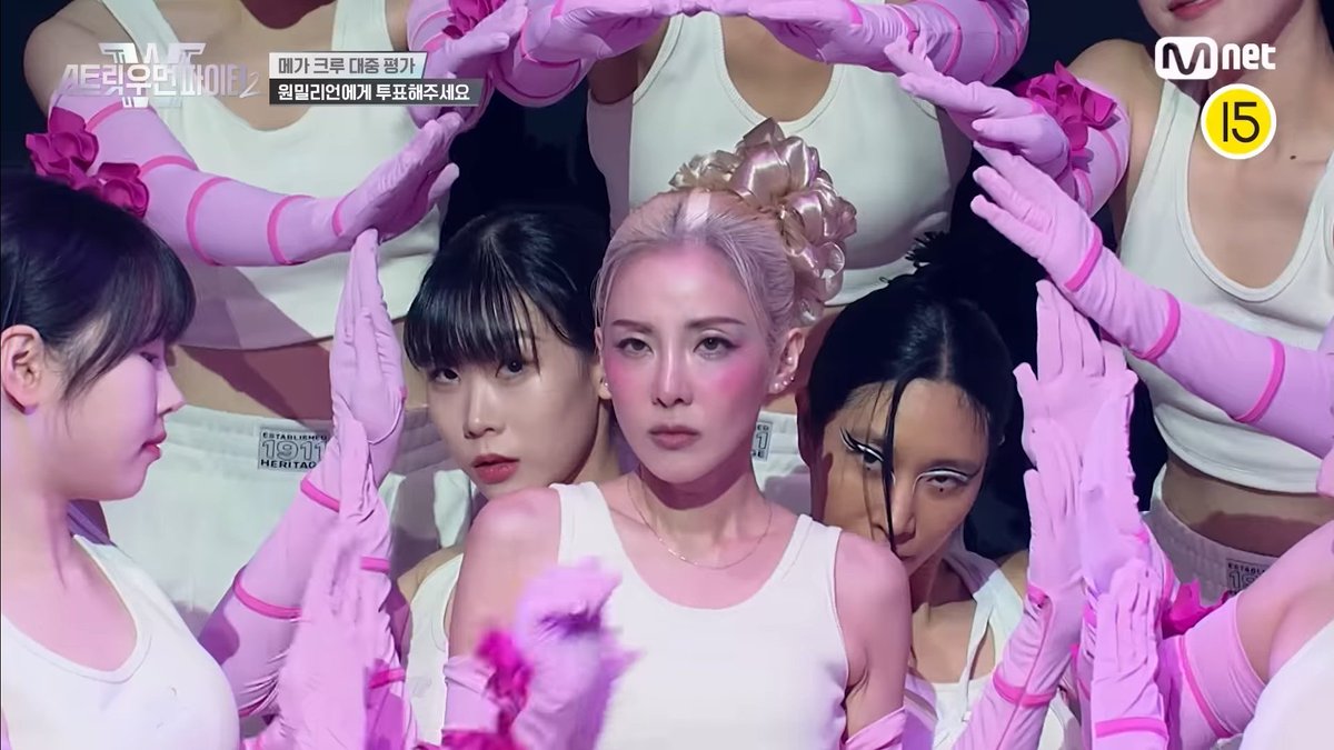 ALEXAsaki's tweet photo. I loooved 1Million's Megacrew concept and execution already and then you give me this woman's presence too???! https://t.co/0RmHDd7ah0