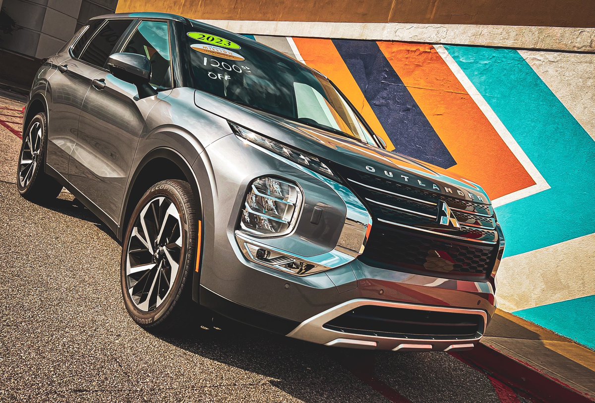 McClintonAuto's tweet image. This 2023 #Mitsubishi Outlander looks awesome in Mercury Gray Metallic.