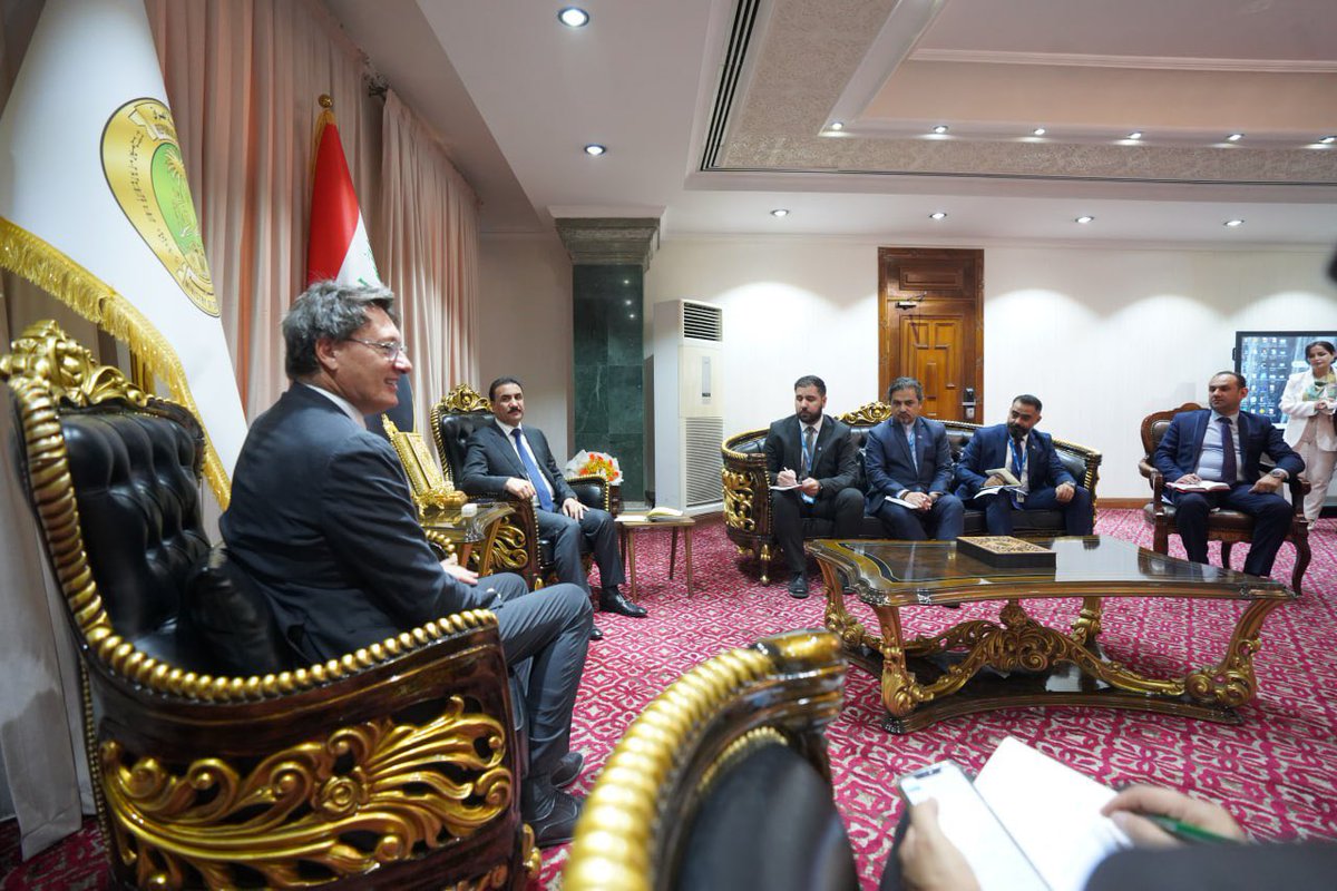 UNESCOIraq's tweet image. UNESCO Representative to 🇮🇶 meets with H.E. Minister of Education to discuss the ongoing cooperation &amp;amp; future support to Iraq to strengthen MoE capacities for evidence based policy planning, teachers training &amp;amp; educational technologies for quality of education for Iraqi students.