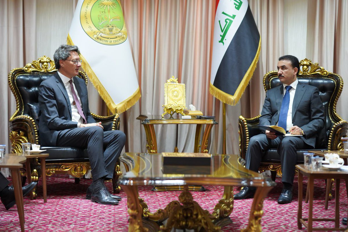 UNESCOIraq's tweet image. UNESCO Representative to 🇮🇶 meets with H.E. Minister of Education to discuss the ongoing cooperation &amp;amp; future support to Iraq to strengthen MoE capacities for evidence based policy planning, teachers training &amp;amp; educational technologies for quality of education for Iraqi students.
