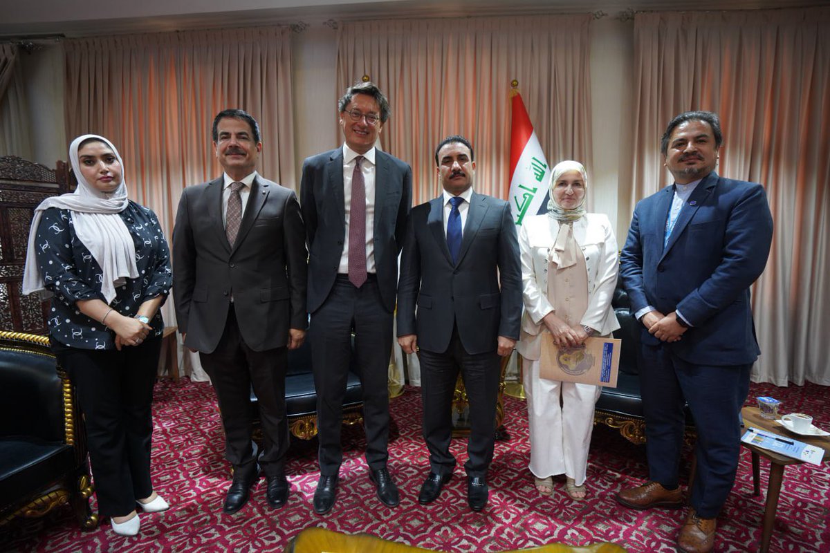 UNESCOIraq's tweet image. UNESCO Representative to 🇮🇶 meets with H.E. Minister of Education to discuss the ongoing cooperation &amp;amp; future support to Iraq to strengthen MoE capacities for evidence based policy planning, teachers training &amp;amp; educational technologies for quality of education for Iraqi students.