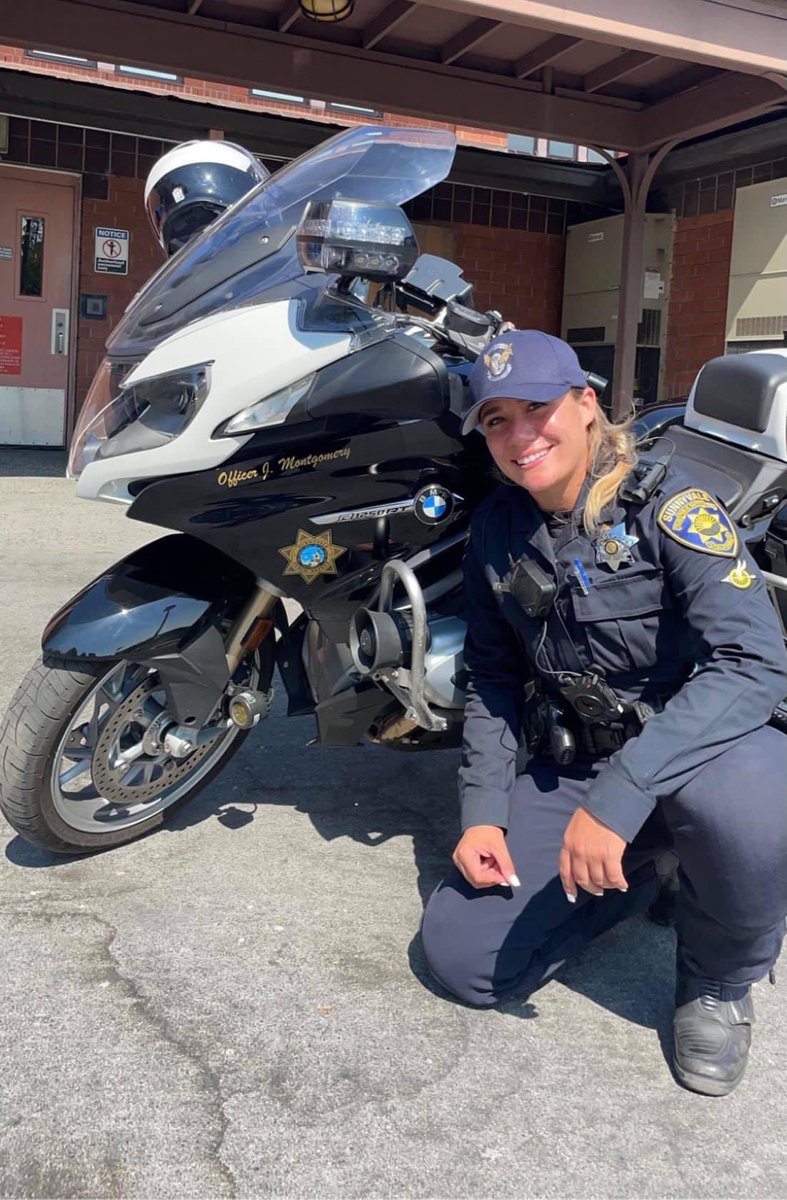 Here’s to the nearly 100,000 female police officers in the United States workforce. 🙌 

On #NationalPoliceWomanDay and every day, we honor your courage, dedication, and service. Special shoutout to our very own female officers—thank you for keeping our city safe!