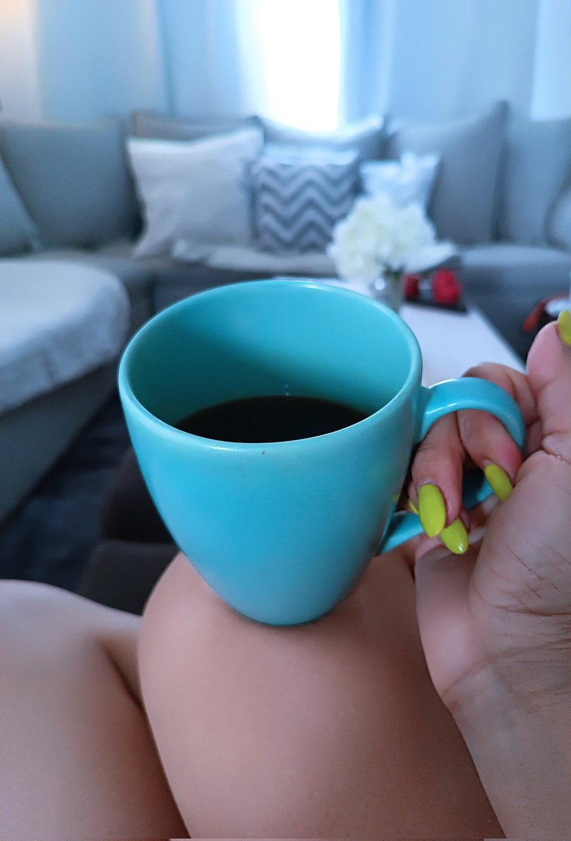 vivibugg's tweet image. Yo y mi café mandando Buenas vibras  🫶a #PoderosoTop