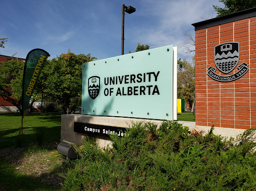 Choquée par l’installation de panneaux uniquement en anglais au Campus Saint-Jean, l'ACFA demande à l'Université de l'Alberta de renverser la décision. Lire le communiqué 👉 acfa.ab.ca/choquee-par-li…