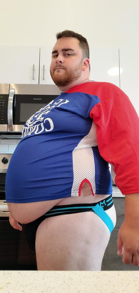 CubcakeXXL's tweet photo. in the kitchen lookin 4 snacks https://t.co/QKGV8mxvjt