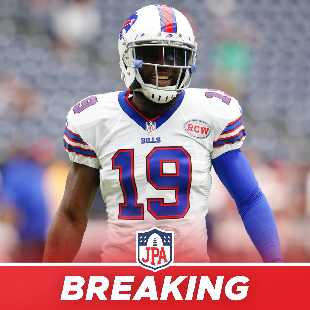 jasrifootball's tweet photo. Tragic: Former #NFL WR Mike Williams passed away this morning after a long battle from injuries suffered doing electrical work, per @RapSheet 

His agent, Hadley Engelhard had this to say on Williams:

“He will be missed. He fought hard his whole life. Prayers to his family.”

Prayers to the Williams family 🙏🏻