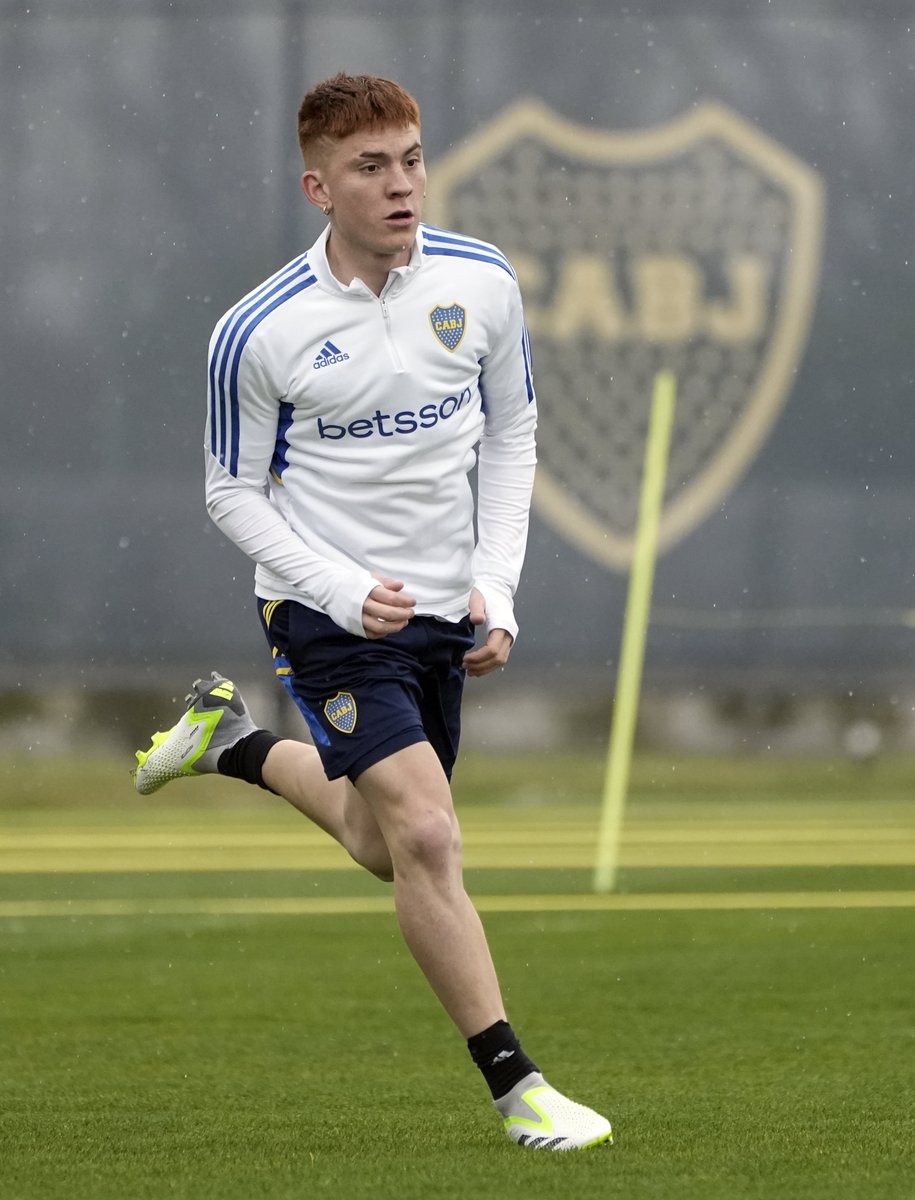 Valentín Barco durante un entrenamiento de Boca.