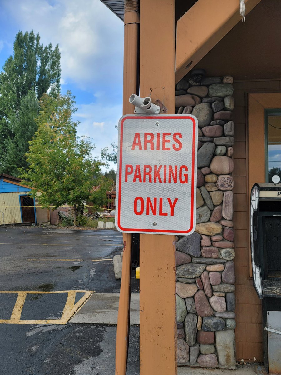 ActinideChroma's tweet photo. Pisces don't even fucking think about it https://t.co/KmjdXAobBt