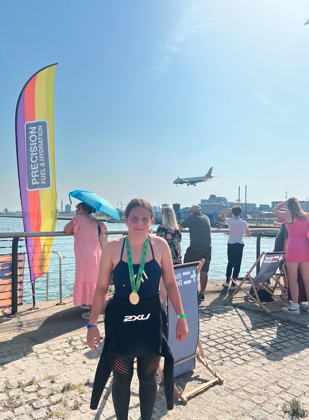 CroydonHighPE's tweet image. A 1st place finish and a pb for Year 11 Izzy in the 3K event at the @Dock2DockSwim on Saturday! #London #OpenWaterSwim @CroydonHigh @BeckenhamSC 🏊‍♀️🥇👏