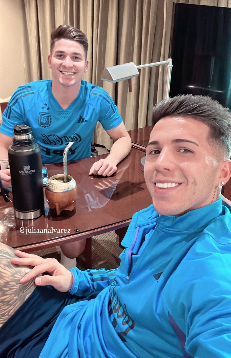 si amiga nos juntamos a estudiar obvio! 
nosotras: