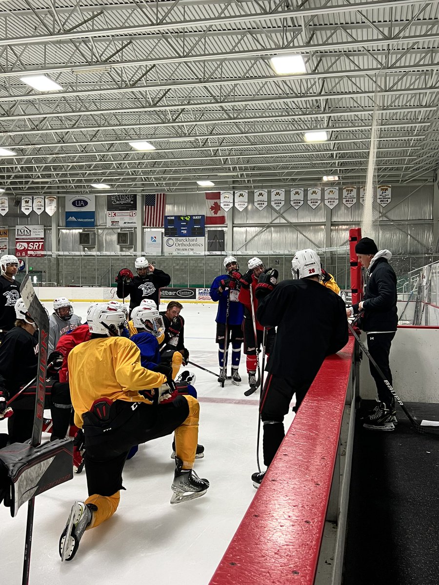 Minot State Men's Hockey tweet media