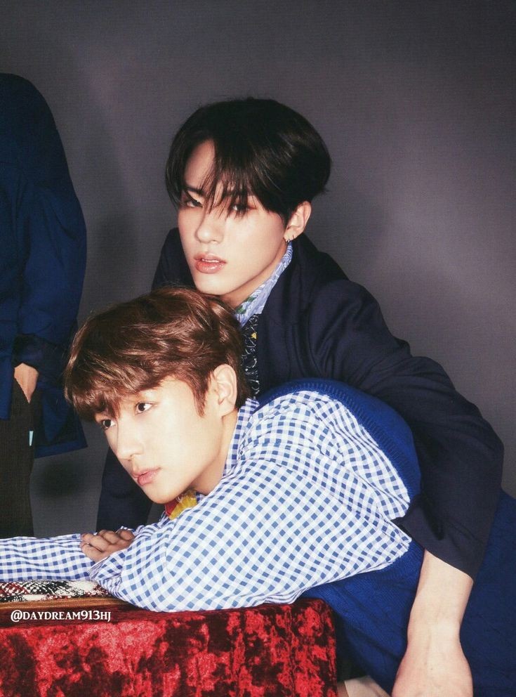 happy bday hyunjae!! 🧡

#미래에도_사랑할_재현_생일축하해
#Dear_my_presentboy